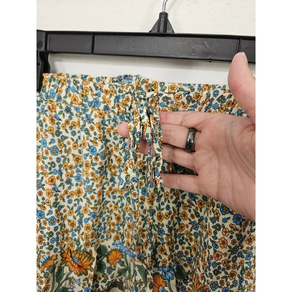 Cupshe Women's Ditsy Floral Flared Shorts Elastic Waist Size X-Large - Picture 4 of 6